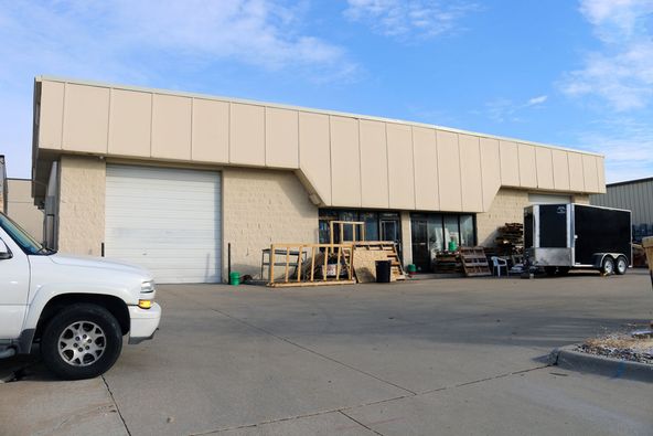 13436 C St, Omaha, NE 68144
